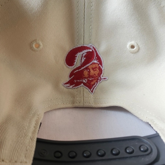 Buccaneers Adjustable Cap - Picture 4 of 12